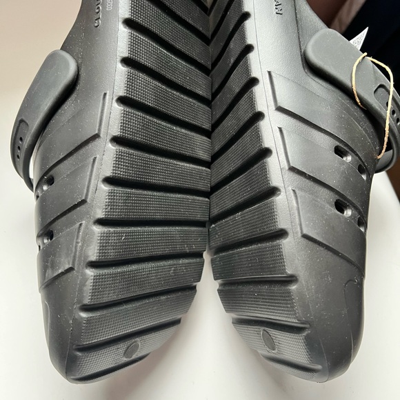 Adidas Adilette 2.0 Black Slip-On Clogs - Picture 4 of 7